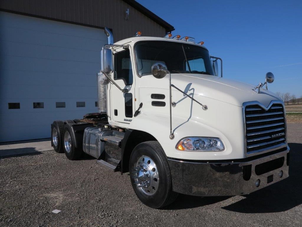 2015 MACK PINNACLE CXU613 9002641202