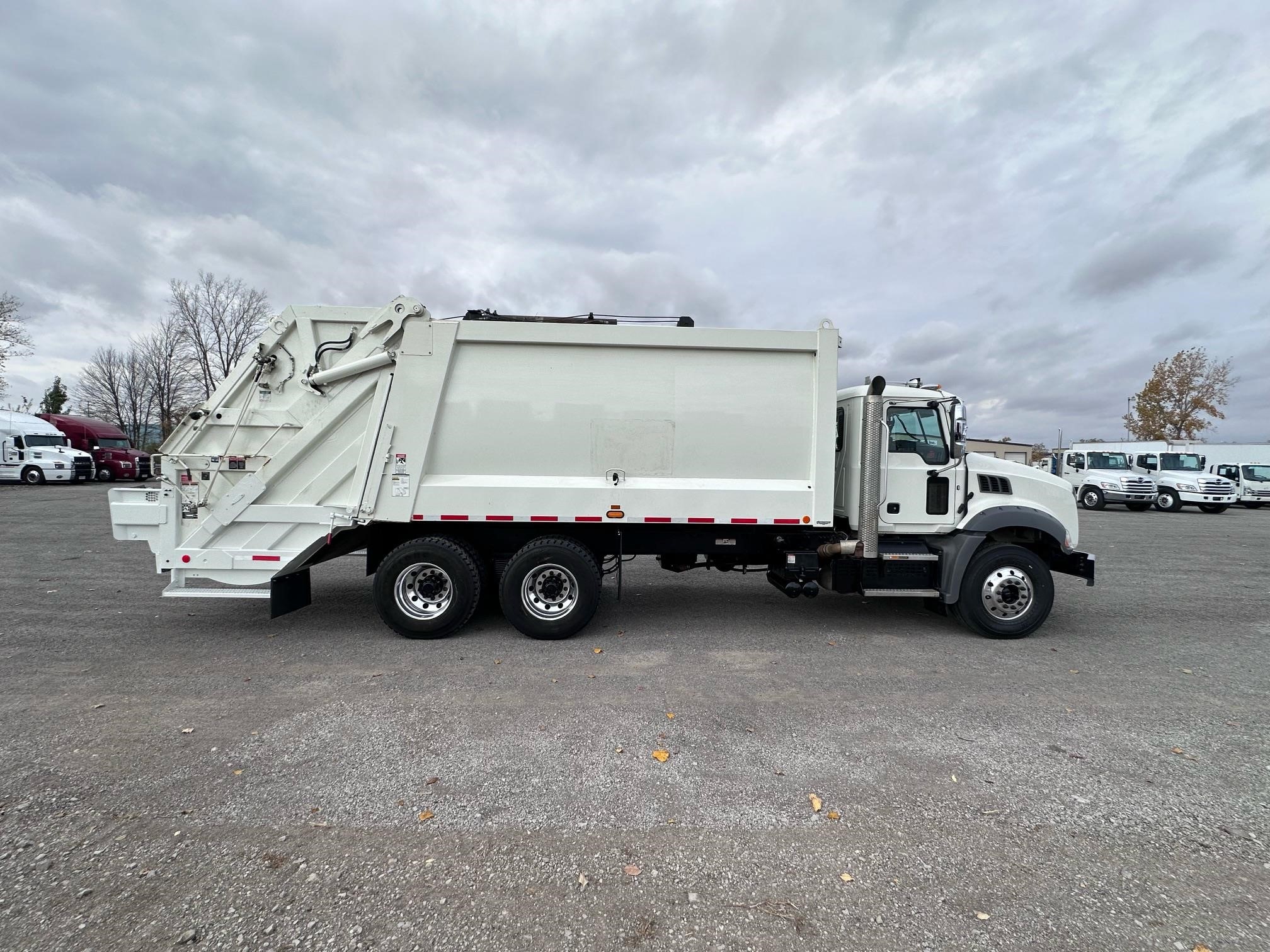 2022 MACK GRANITE 64BR 9028561204